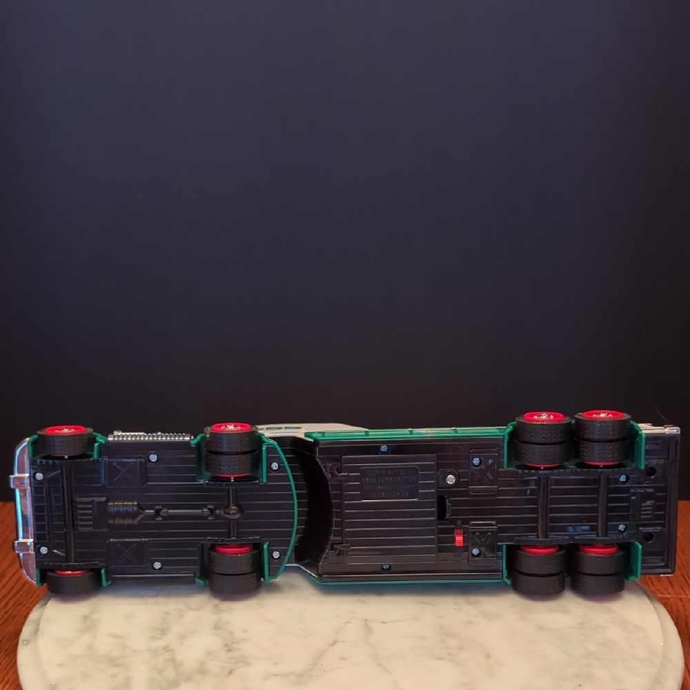 2010 Hess Toy Truck and Jet - Green and White - Picture 16 of 17